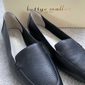 Bettye Muller Vali black leather loafers size 7, worn twice